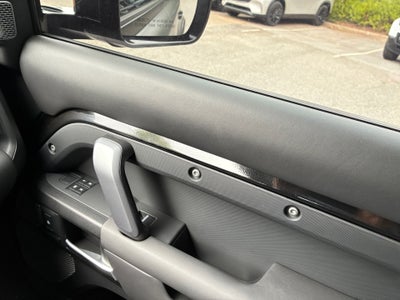 2023 Land Rover Defender 110 V8