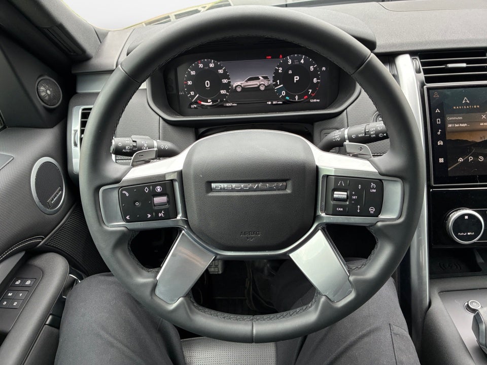 2025 Land Rover Discovery P360 Dynamic SE