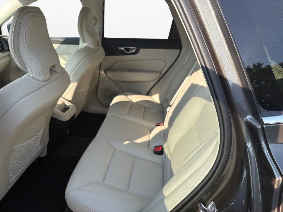 2022 Volvo XC60 Momentum