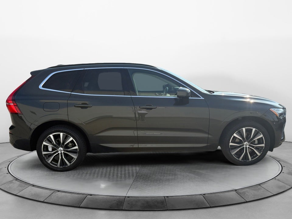 2022 Volvo XC60 Momentum