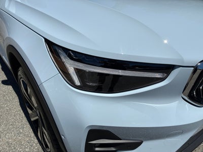 2025 Volvo XC40 B5 Ultra Bright Theme