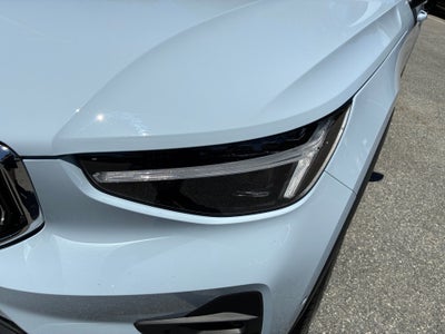 2025 Volvo XC40 B5 Ultra Bright Theme