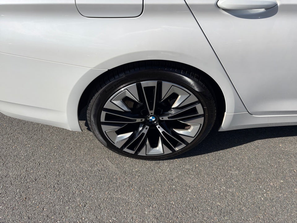 2022 BMW 540 i