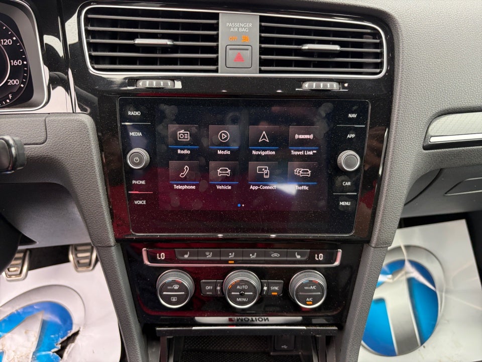 2019 Volkswagen Golf R 2.0T w/DCC & Navigation (M6)