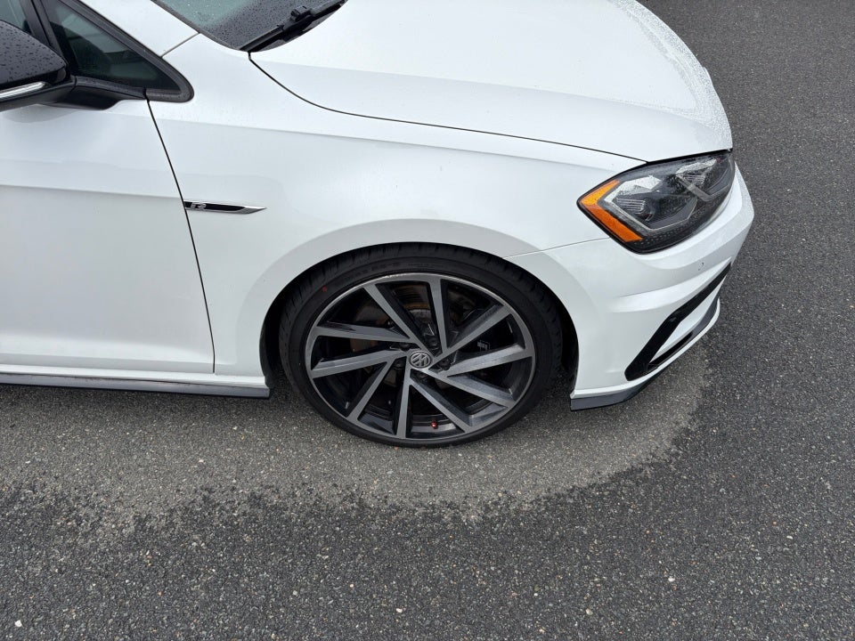 2019 Volkswagen Golf R 2.0T w/DCC & Navigation (M6)