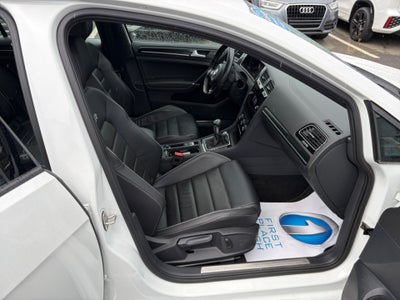2019 Volkswagen Golf R 2.0T w/DCC & Navigation (M6)