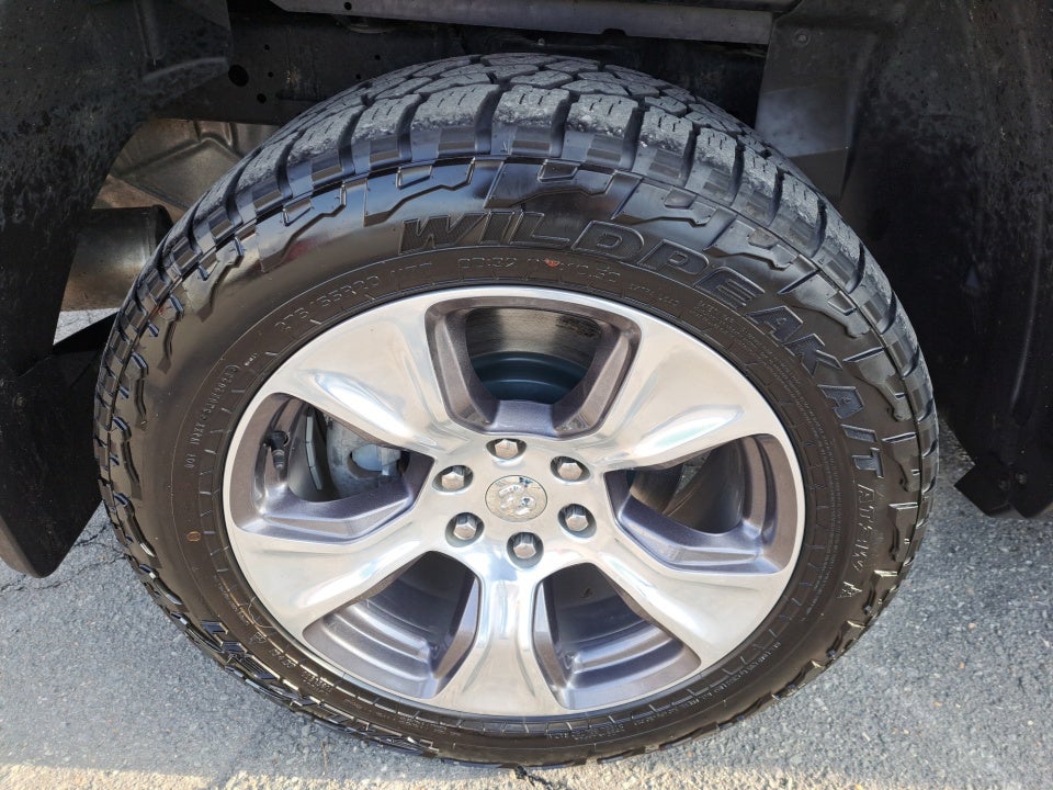 2020 RAM 1500 Laramie Crew Cab 4x4 5'7" Box