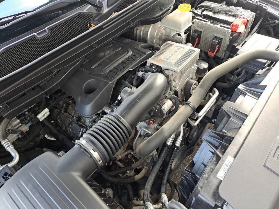 2020 RAM 1500 Laramie Crew Cab 4x4 5'7" Box