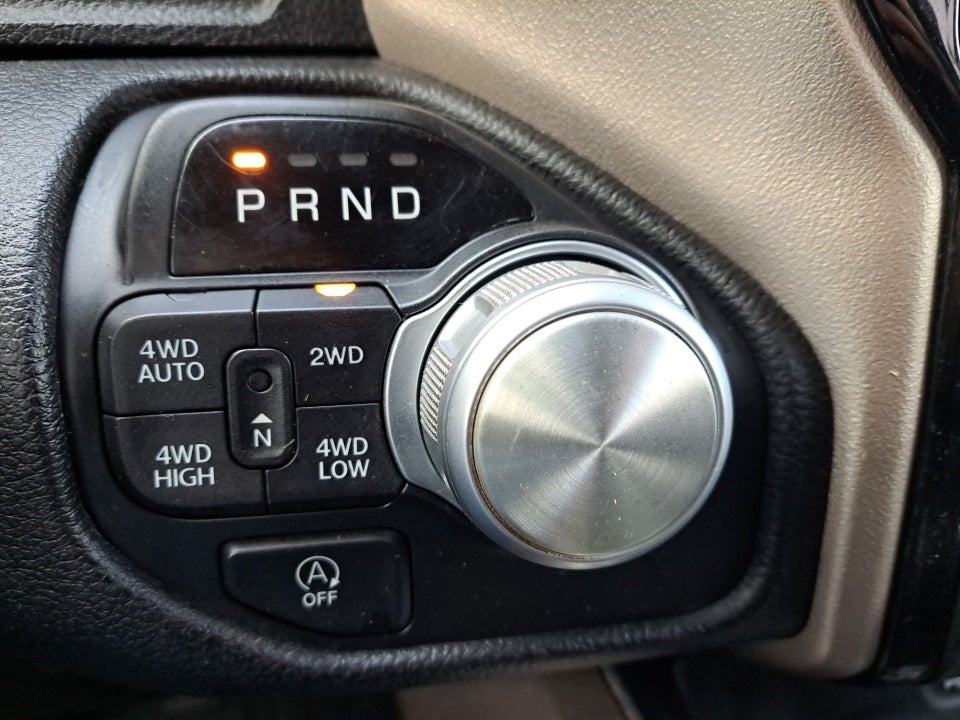 2020 RAM 1500 Laramie Crew Cab 4x4 5'7" Box