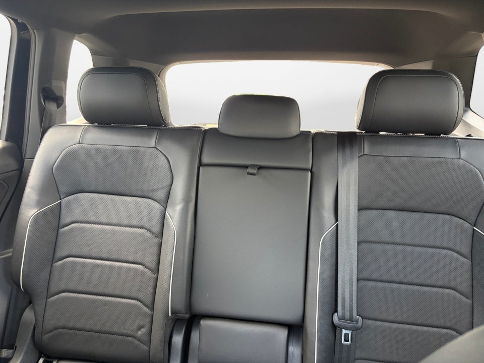 2023 Volkswagen Tiguan SEL R-Line