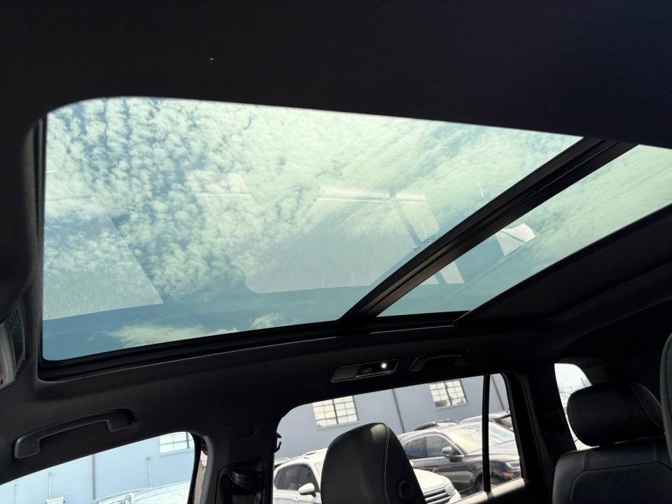 2023 Volkswagen Tiguan SEL R-Line
