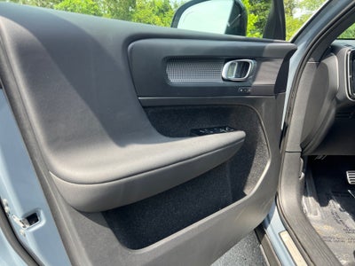 2021 Volvo XC40 R-Design