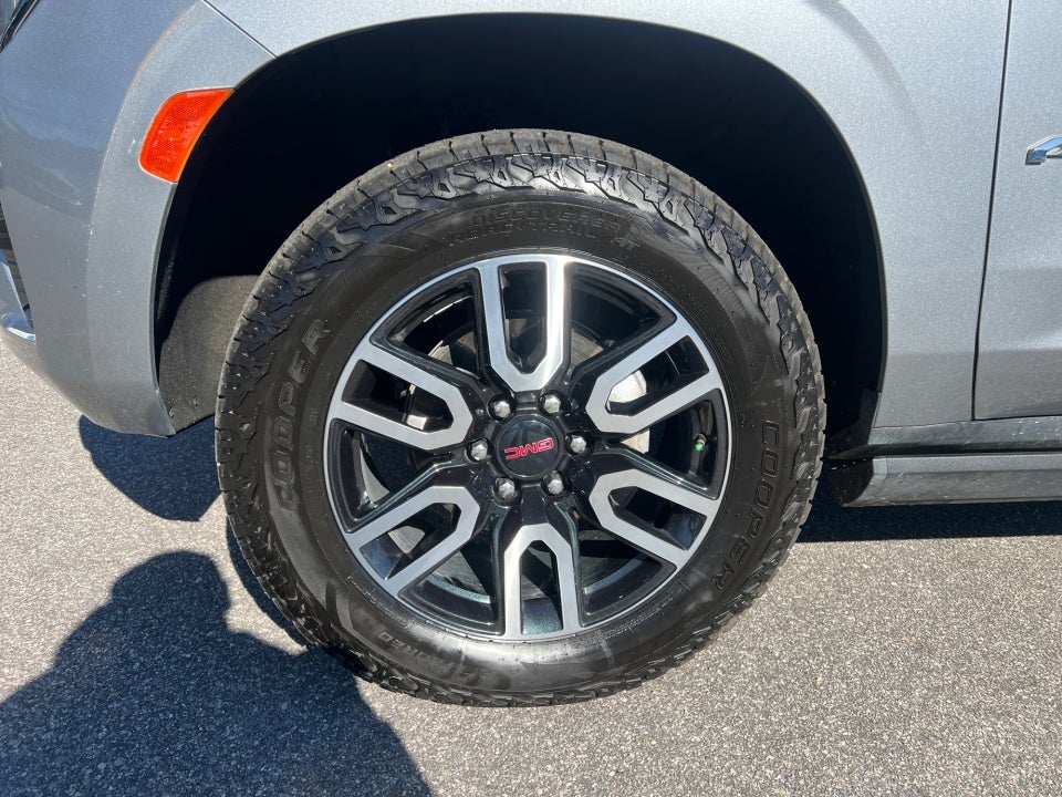 2023 GMC Yukon XL 4WD AT4