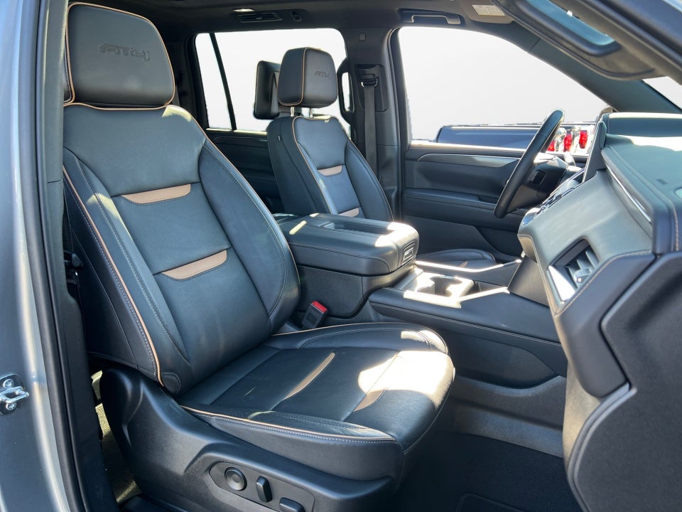 2023 GMC Yukon XL 4WD AT4