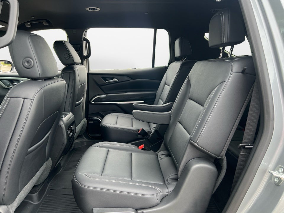 2025 Chevrolet Traverse FWD LT