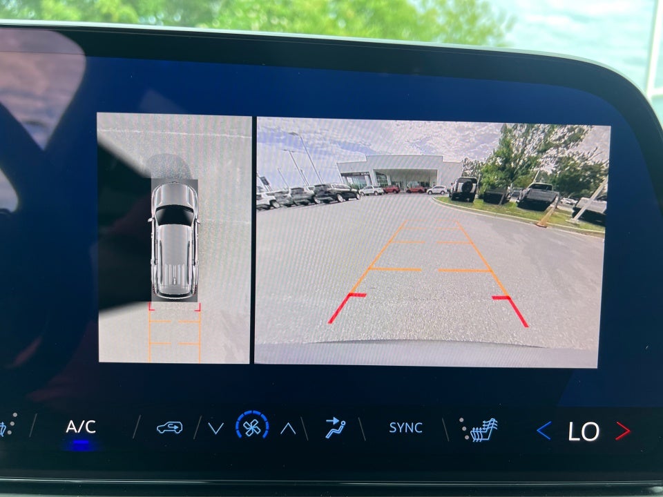 2025 Chevrolet Traverse FWD LT